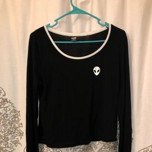 Black alien shirt